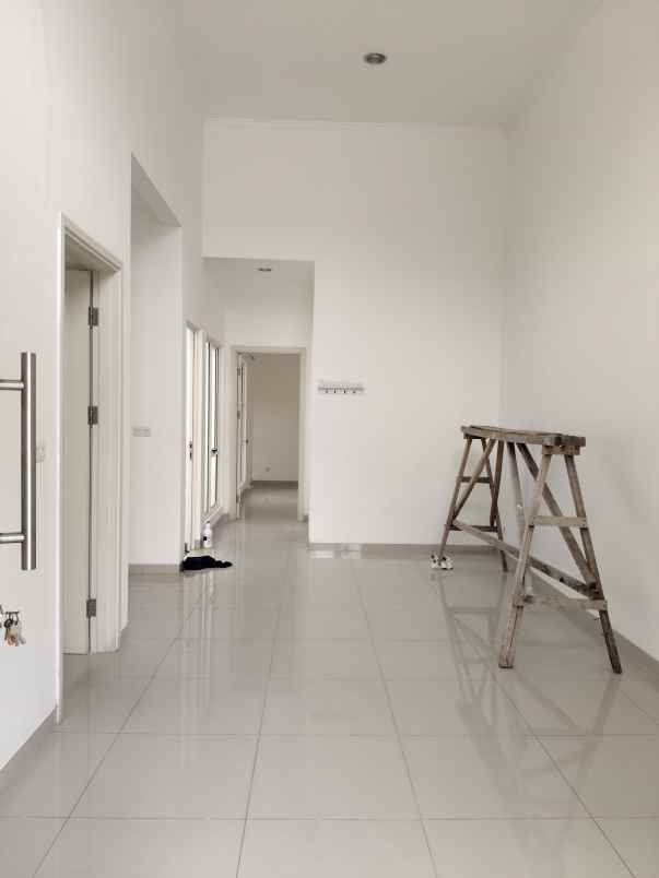 dijual rumah siap huni di suvarna sutera cluster dhana