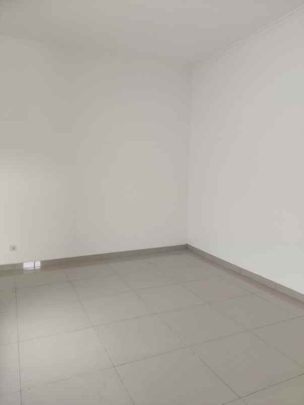 dijual rumah siap huni di suvarna sutera cluster dhana