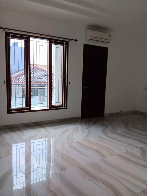 dijual rumah siaphuni di puri indah jakarta barat