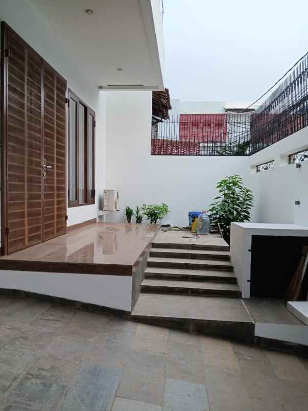 dijual rumah siaphuni di puri indah jakarta barat