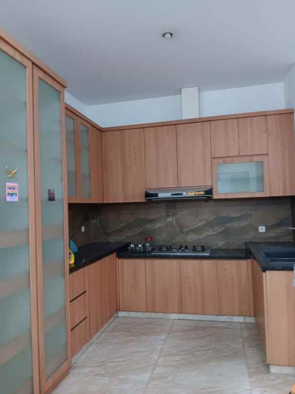 dijual rumah siaphuni di puri indah jakarta barat