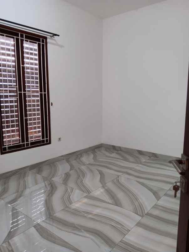 dijual rumah siaphuni di puri indah jakarta barat