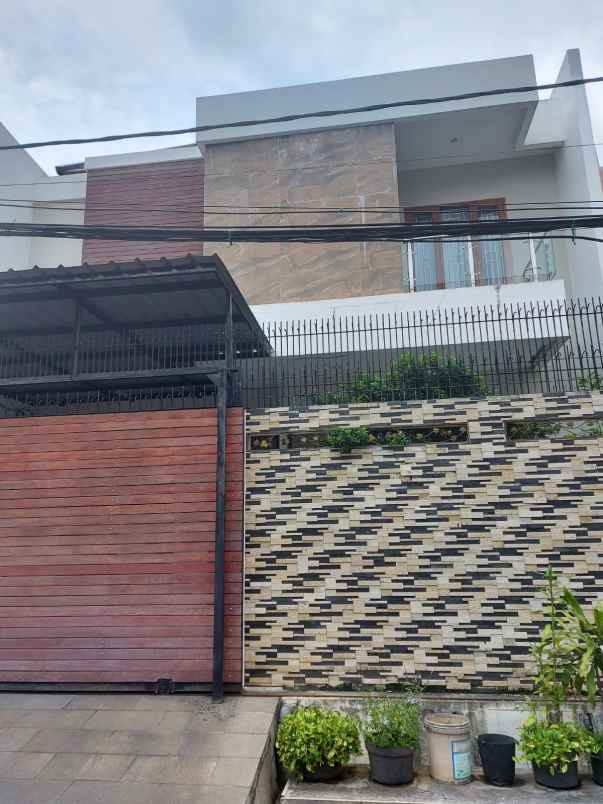 dijual rumah siaphuni di puri indah jakarta barat
