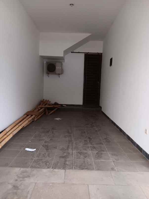 dijual rumah siaphuni di puri indah jakarta barat