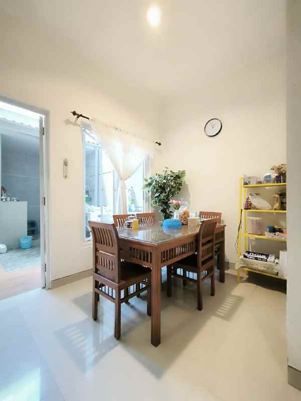 dijual rumah simpang darmo regency