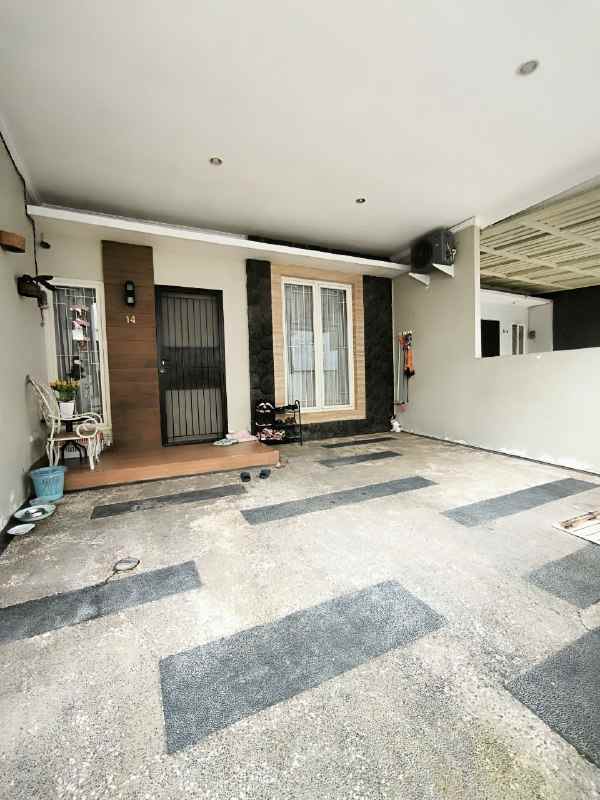 dijual rumah simpang darmo regency