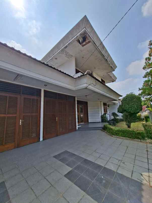 dijual rumah standart lokasi di araya kota malang