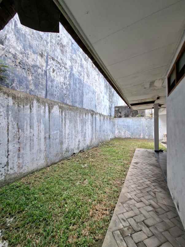 dijual rumah standart lokasi di araya kota malang