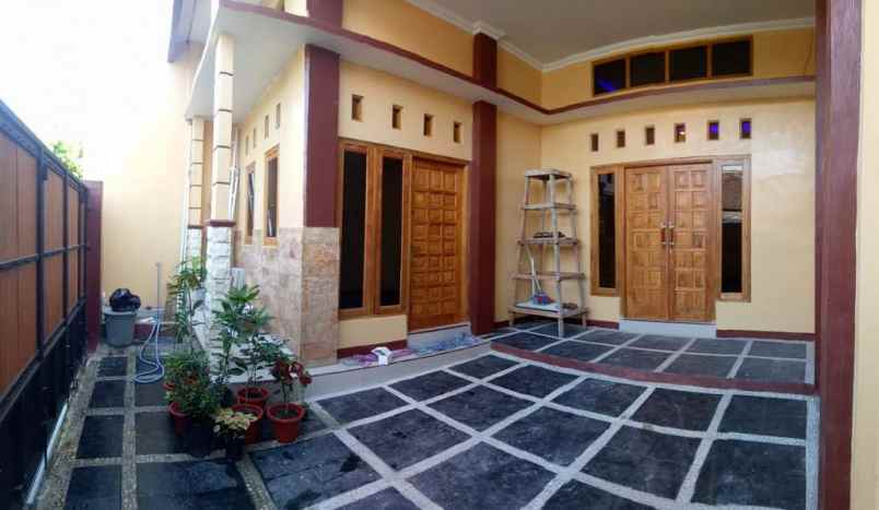 dijual rumah stasiun tugu