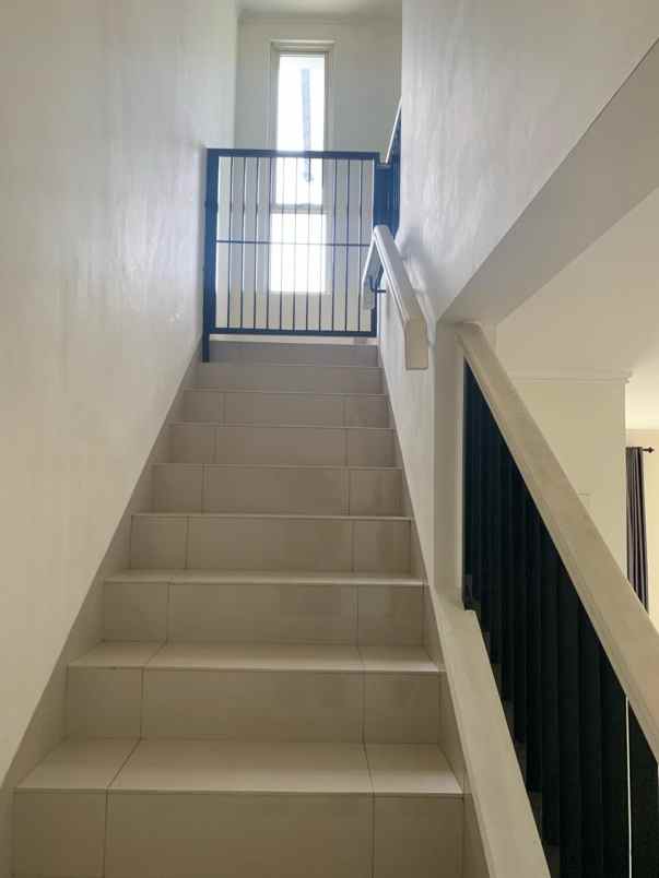 dijual rumah suvarna sutera cluster bahana