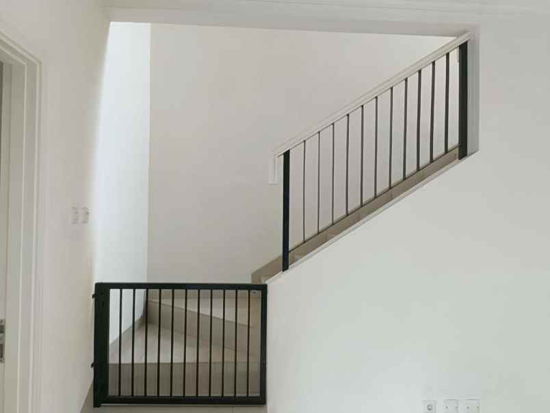 dijual rumah suvarna sutera cluster bahana