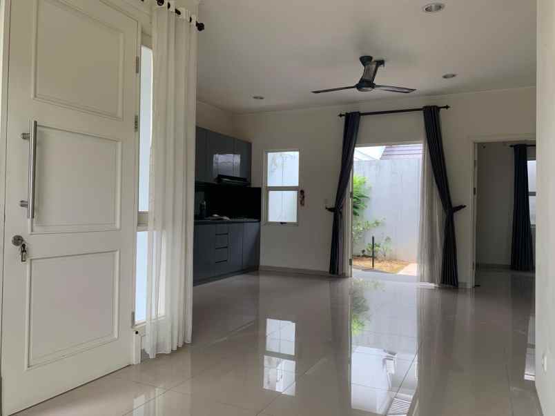 dijual rumah suvarna sutera cluster bahana