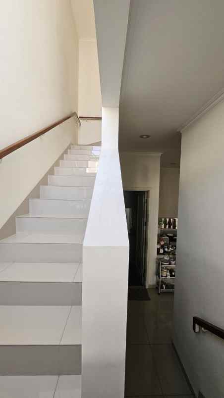 dijual rumah suvarna sutera tangerang