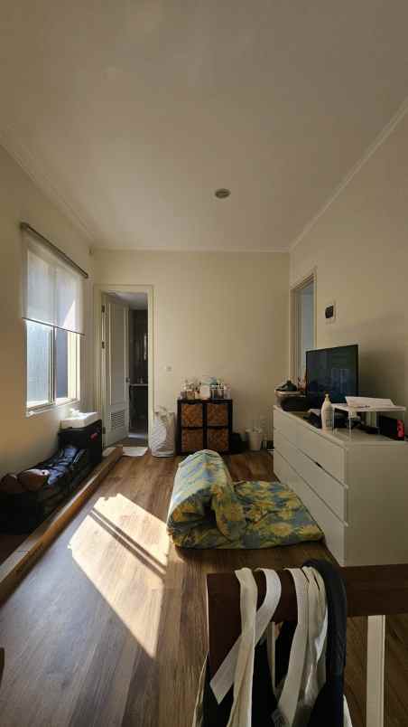 dijual rumah suvarna sutera tangerang