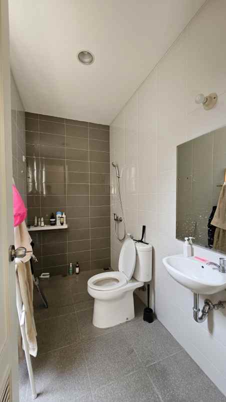 dijual rumah suvarna sutera tangerang
