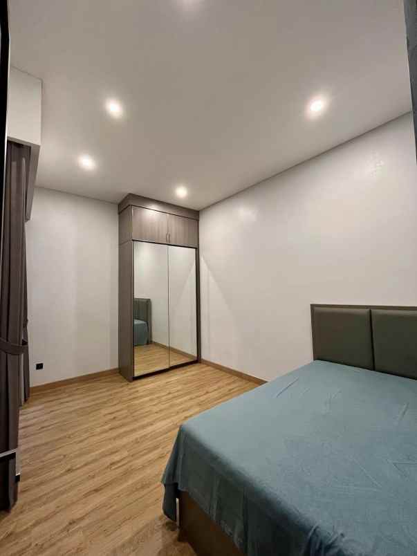 dijual rumah taman kencana