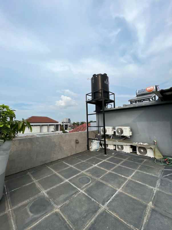 dijual rumah taman kencana