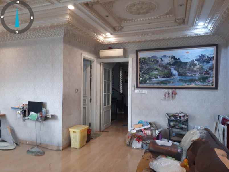 dijual rumah taman palem lestari jakbar