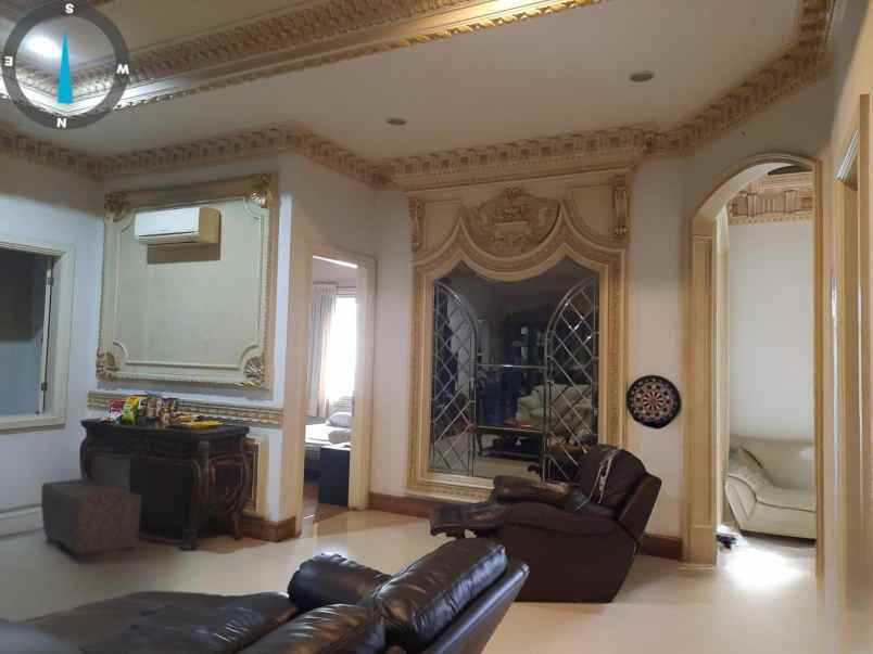 dijual rumah taman palem lestari jakbar