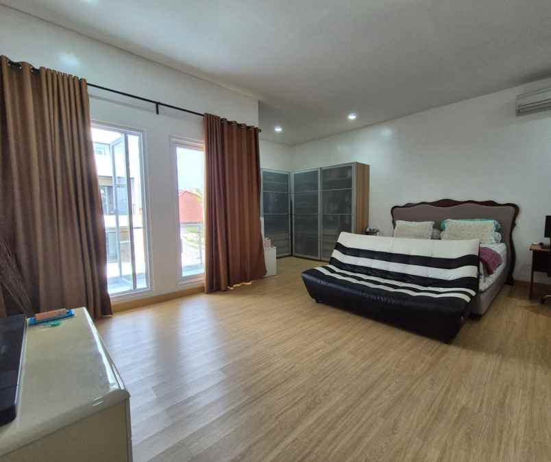 dijual rumah taman pegangsaan indah