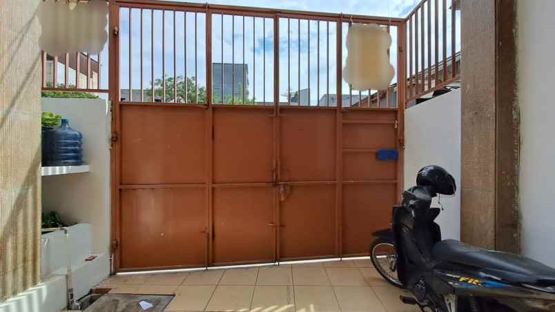 dijual rumah tamansari jakarta barat