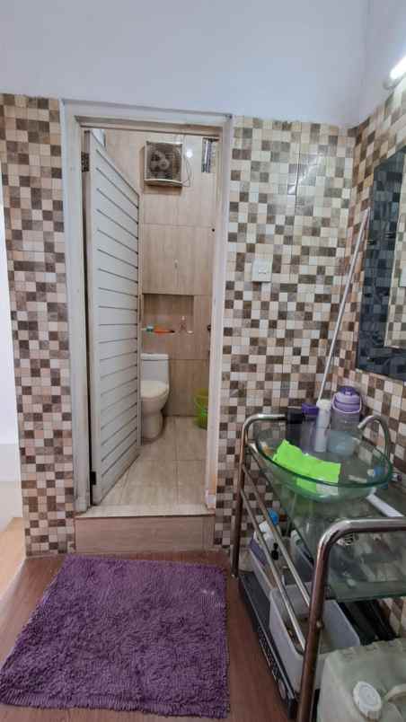 dijual rumah tamansari jakarta barat