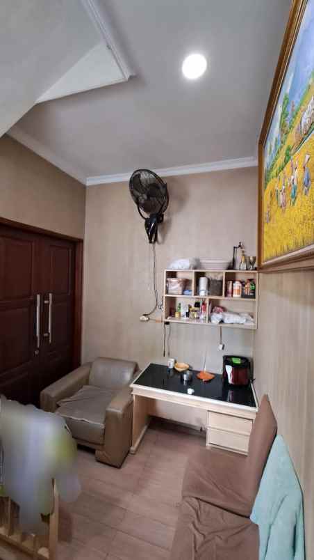 dijual rumah tamansari jakarta barat