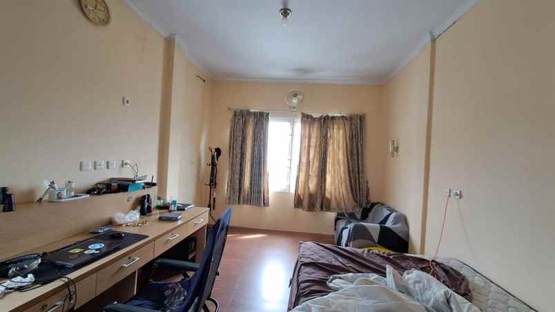 dijual rumah tamansari jakarta barat