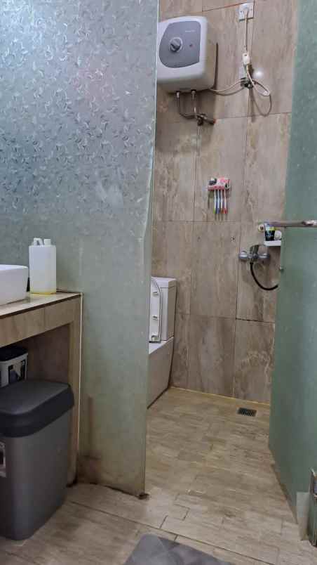 dijual rumah tamansari jakarta barat