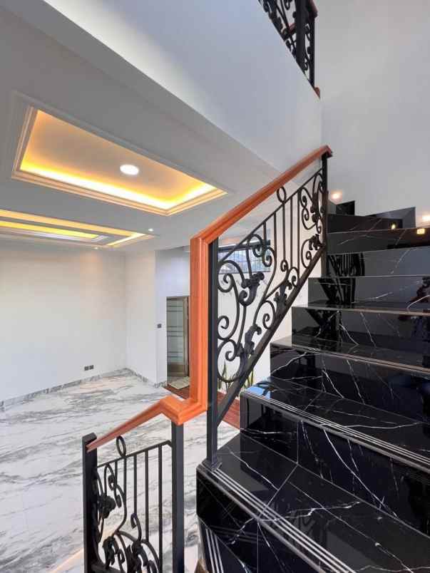 dijual rumah tanah baru