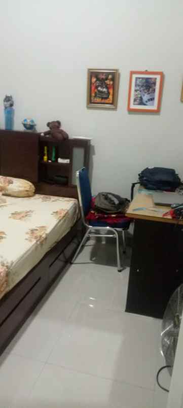 dijual rumah teluk pucung