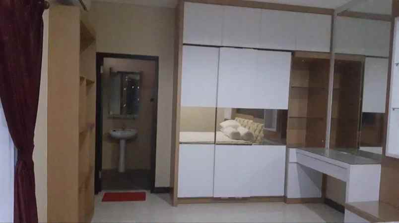 dijual rumah tenggilis tengah