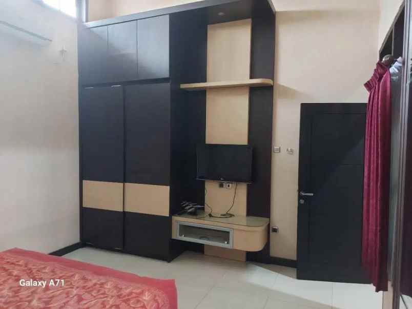 dijual rumah tenggilis tengah