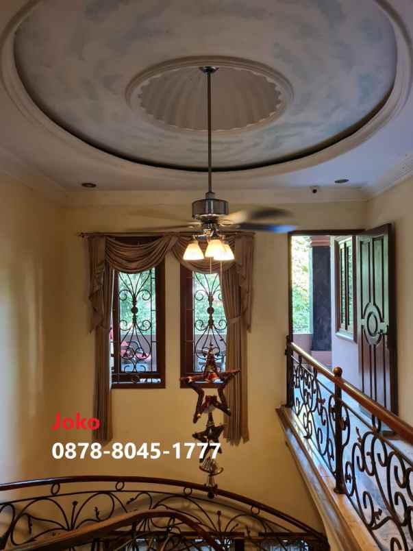 dijual rumah tip top