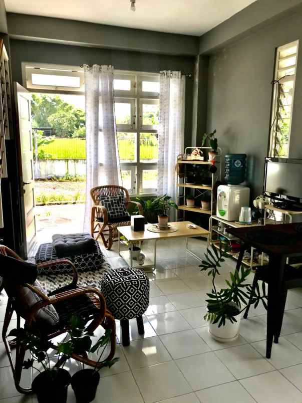 dijual rumah tiyasan