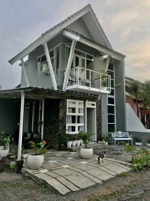 dijual rumah tiyasan