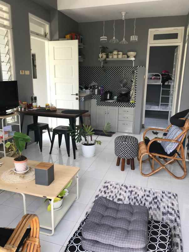 dijual rumah tiyasan