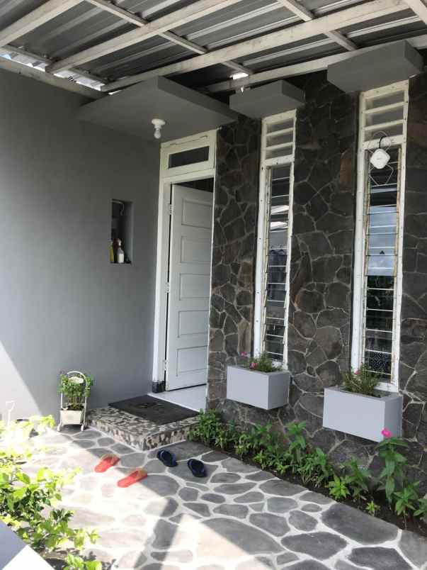dijual rumah tiyasan