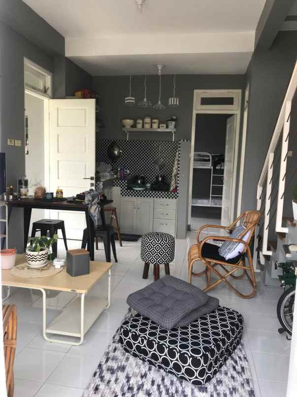 dijual rumah tiyasan