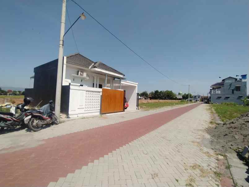 dijual rumah trunuh klaten selatan