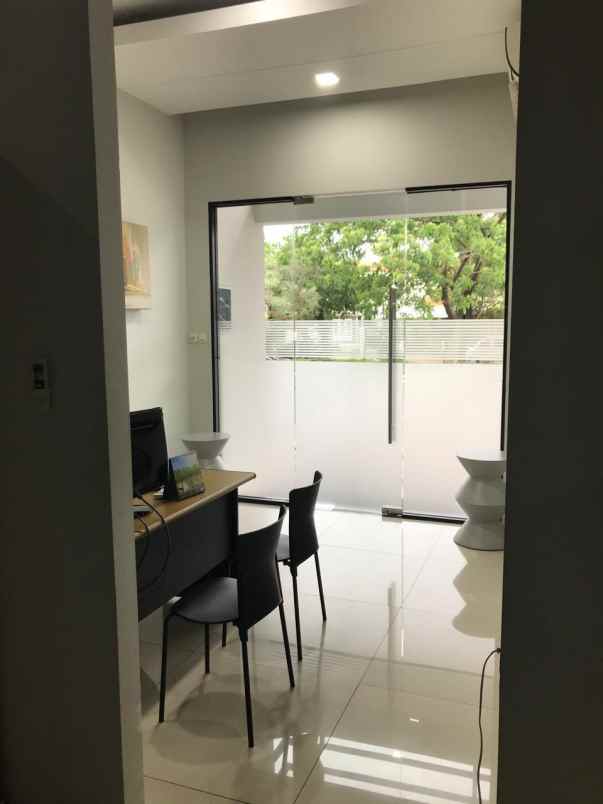 dijual rumah usaha citraland surabaya