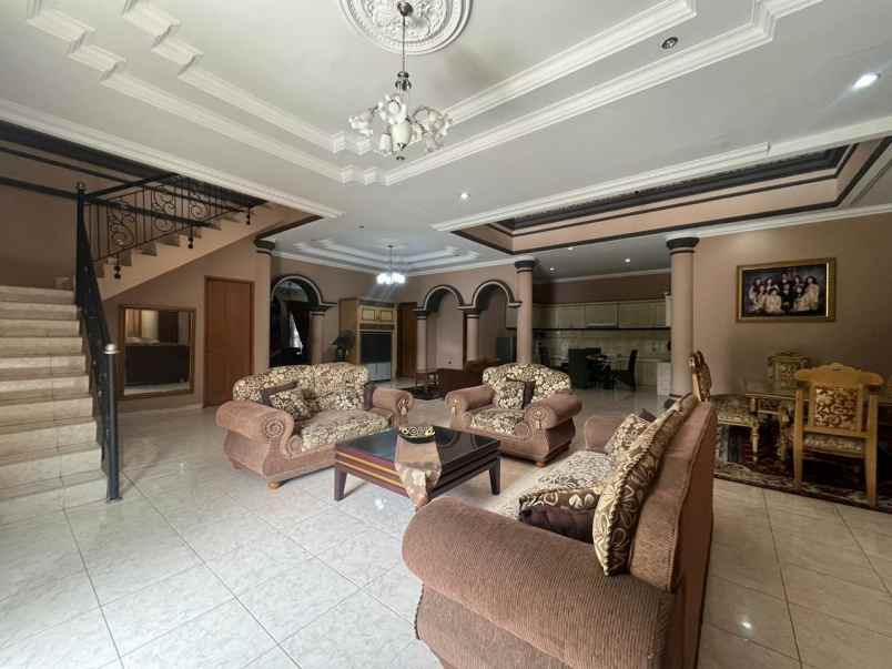 dijual rumah utan kayu selatan