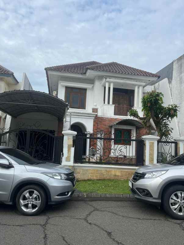 dijual rumah villa bukit mas