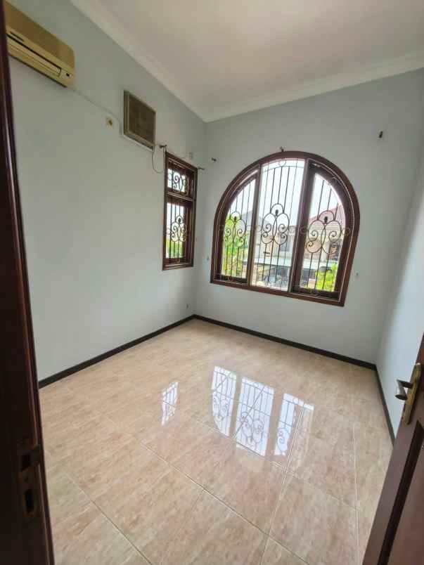 dijual rumah villa bukit mas dukuh