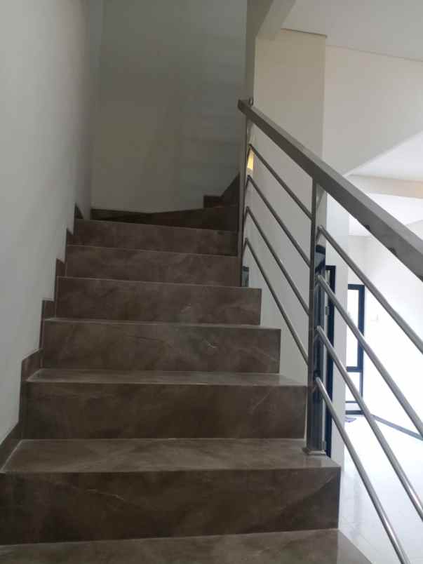 dijual rumah villa kaliudan indah