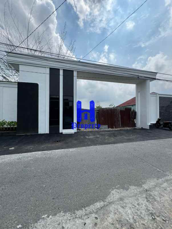 dijual rumah wellington haus jalan