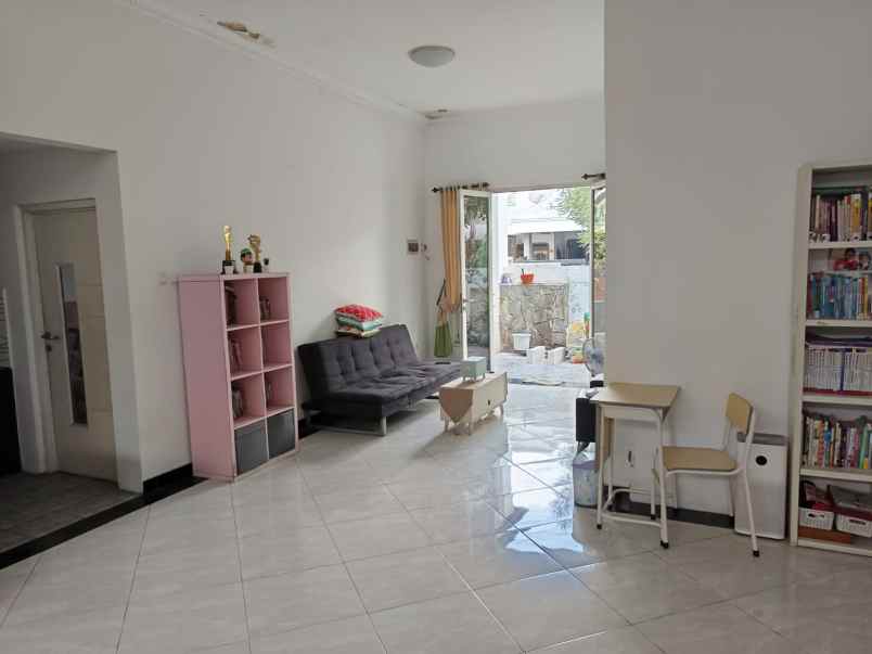 dijual rumah wisma menanggal surabaya