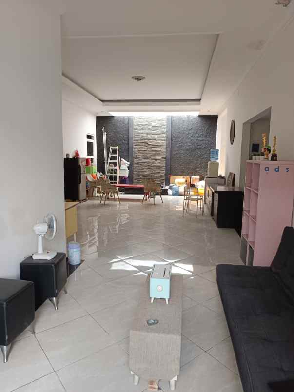 dijual rumah wisma menanggal surabaya