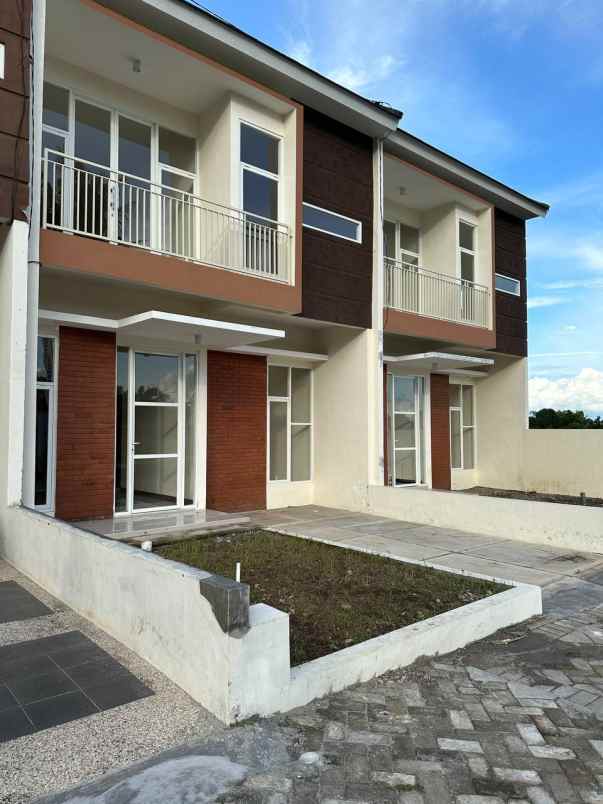dijual villa 2 lantai dekat jatim park 3 kota batu