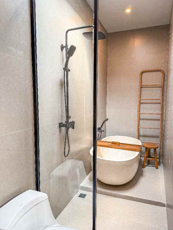 dijual villa jl uma sari dalung kec